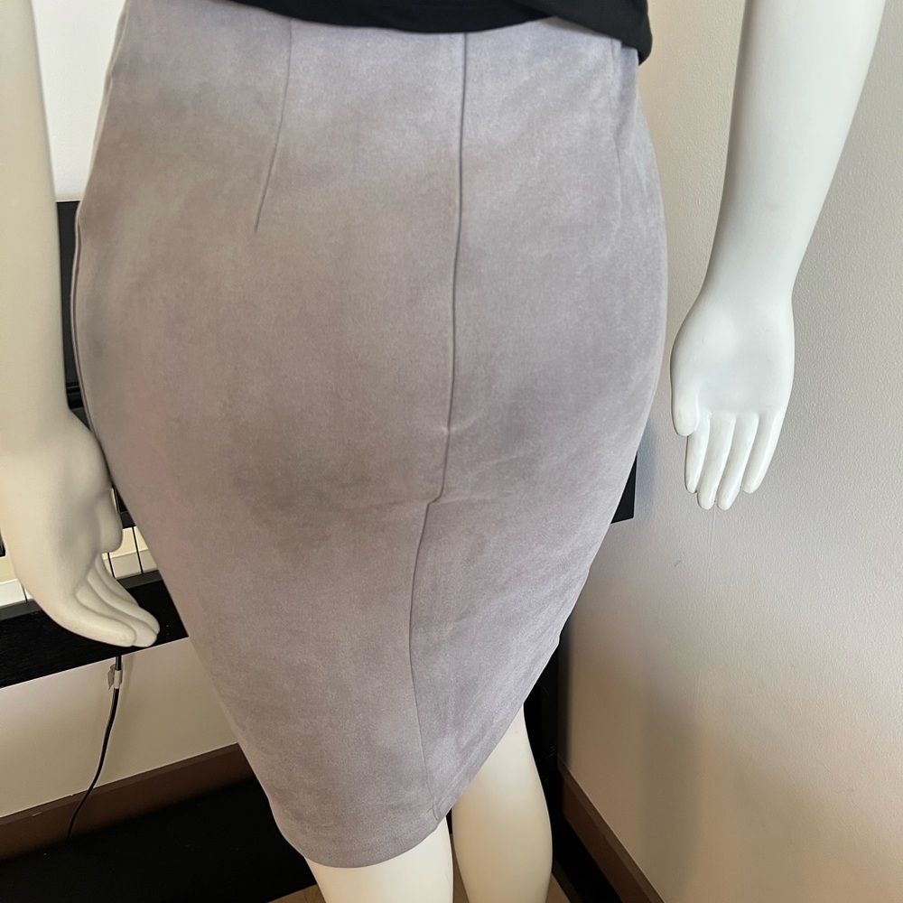 Elegant Gray Women's Skirt - Picture 3 of 4